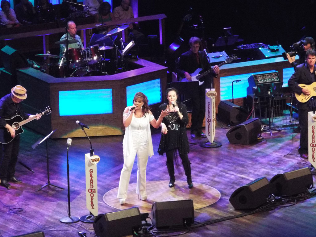 Sherry Lynn and Crystal Gayle duet at Grand Ole Opry Nashville